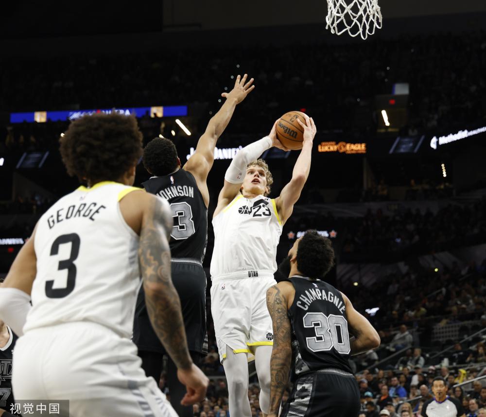 出这片足球 出这片足球