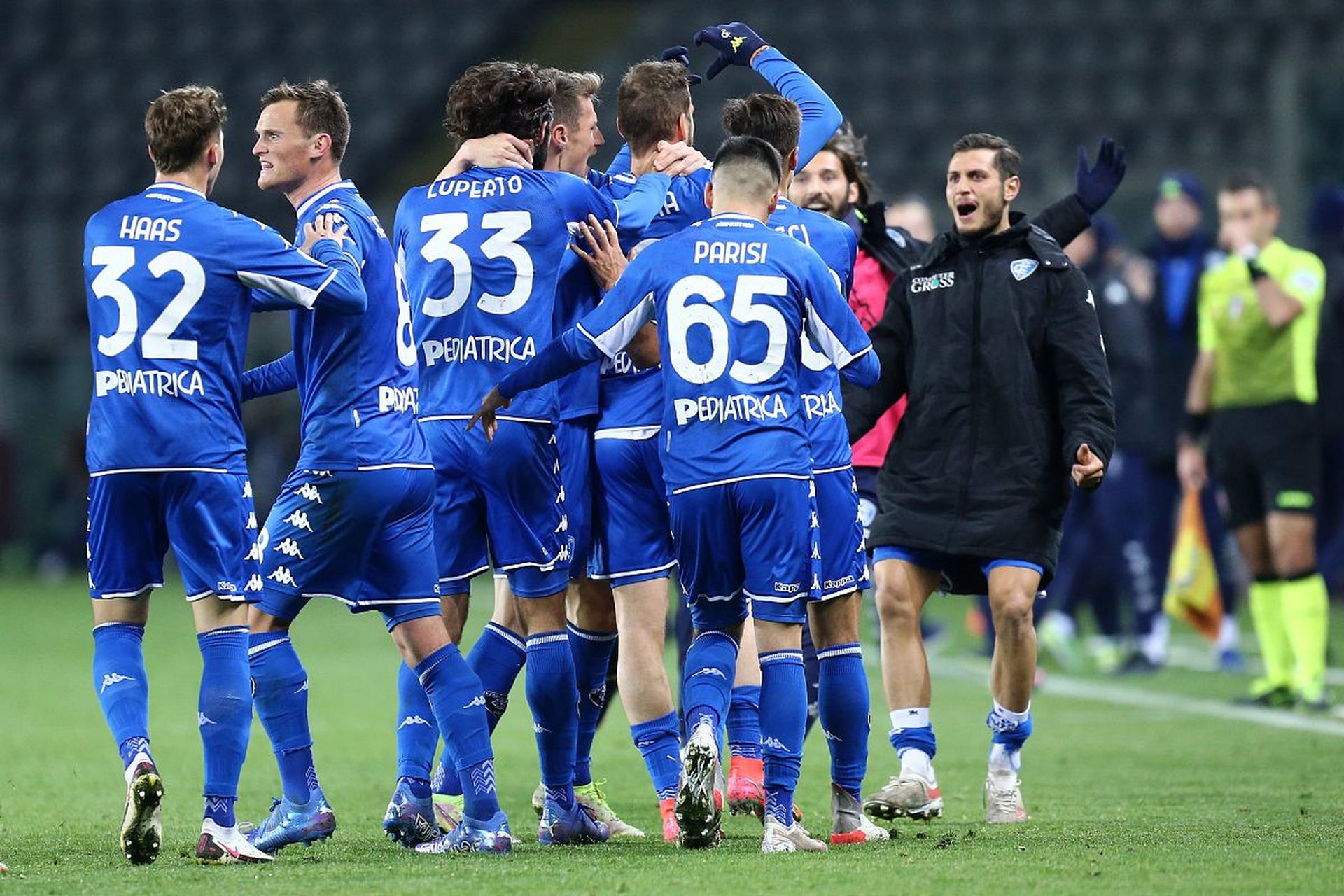 这使得他在 这使得他在